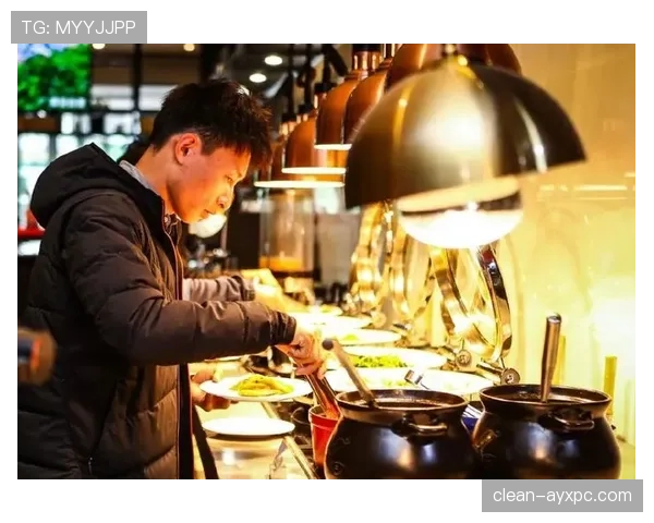 吴向东家冰箱里塞满蛋白粉，邻居以为他开健身房